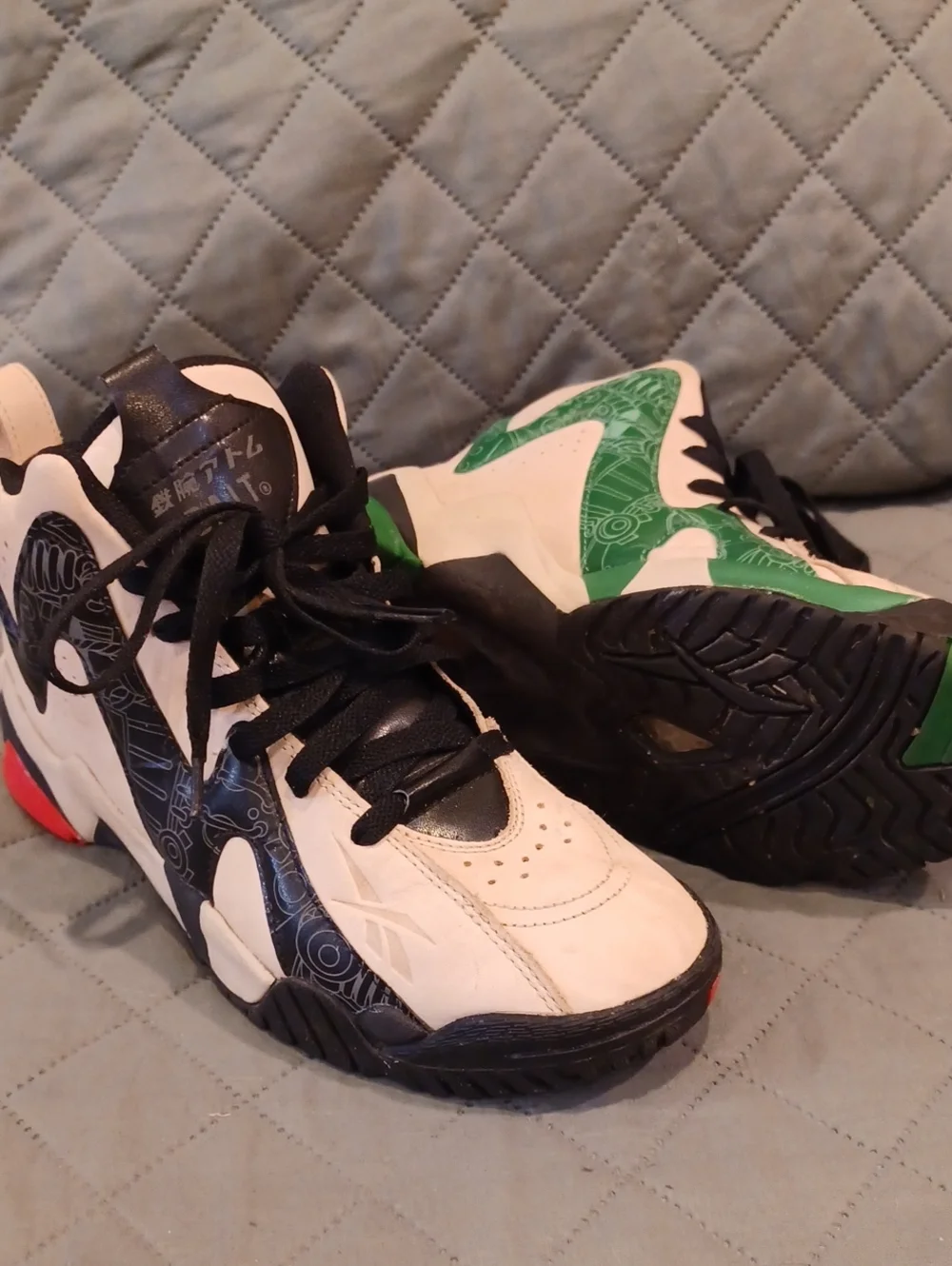 Reebox Mens White and Black High-Top Athletic Shoes with Green Accent Sz 8
